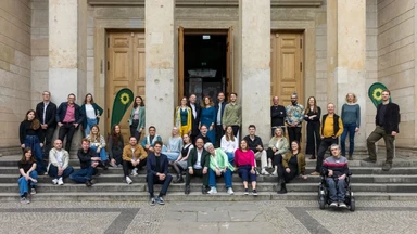 Gruppenfoto der 40 Nominierten für die Liste zur Bezirksverordnetenversammlung (BVV) für die Wahl 2026.