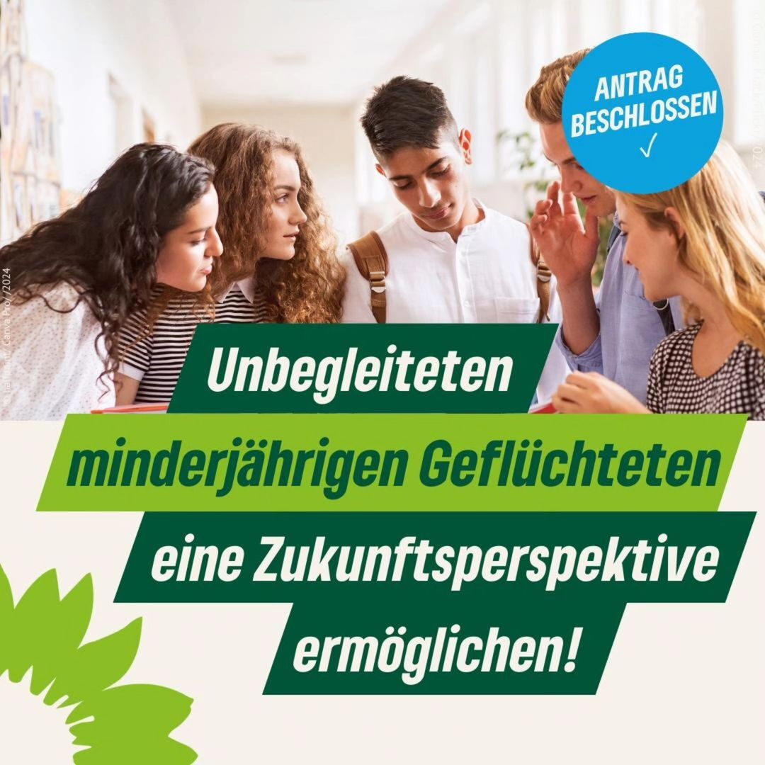 Auf der Oktober-BVV beschlossen: 
Unbegleitete minderjährige Geflüchtete (UMG) warten in Berlin rund acht Monate auf ihr Erstgespräch. Während dieser Wartezeit können sie nicht zur Schule gehen und sind nicht krankenversichert. Sie verbringen Monate in einem Stadium der Unsicherheit. Gerade Minderjährige benötigen Stabilität im Leben. Mithilfe unseres Antrags wird das BA ein Pilotprojekt initiieren, das UMGs einen frühzeitigen Zugang zu Sprachkursen, Berufsausbildung und Arbeitsaufnahme ermöglicht. 
 
Der Antrag wurde beschlossen: http://tinyurl.com/5z98u433 

#zukunftsperspektive #geflüchtete #berlinmitte #bvv #bezirkspolitik #schule #berufsausbildung